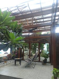 Blue House, Strand Amed