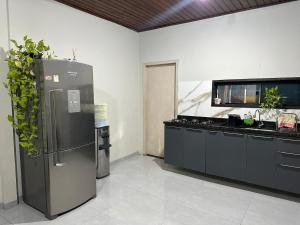 Casa espaçosa dentro de condomínio -até 8 hóspedes