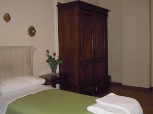 Large Double Room with Private Bathroom