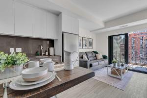 Whispering Pines Retreat DT Getaway & Skyline Views