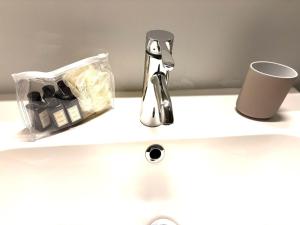 Huswell - Beach Studio with Balcony & Sea View