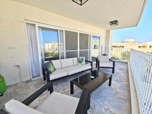 Gozo Getaway - Large Pool Apartment, 10 mins to Xaghra Square