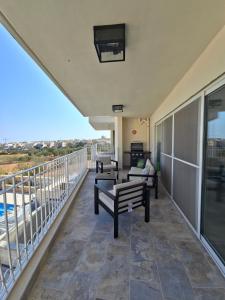 Gozo Getaway - Large Pool Apartment, 10 mins to Xaghra Square