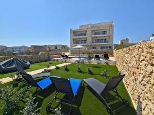 Gozo Getaway - Large Pool Apartment, 10 mins to Xaghra Square