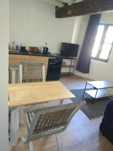 Appartements Bachelor Duplex - hypercentre - metro - wifi : photos des chambres