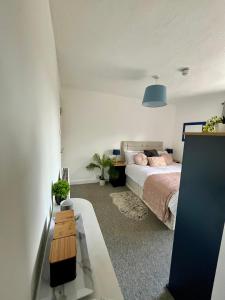 Church View Cedar House Room 6