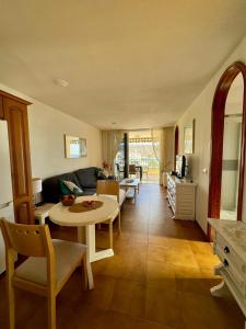 Topfloor 2 bedrooms frontline