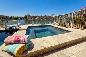 Terra Lago Villa Lake, Mountain and Desert view, Coachella Getaway