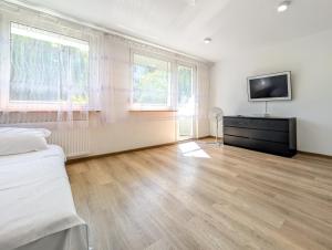 Hiszpańska Harmony Apartment by BookingHost