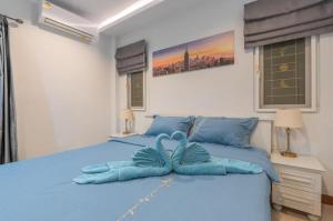 G sunflowe pool villa central