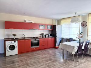 Central Modern Two Bedroom Apartment