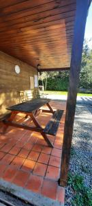 Cabaña con piscina climatizada y vista al lago