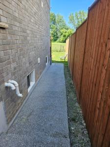 Beautiful 3 bedrooms, 2 bathrooms, 4 beds sleep 8, basement close to Falls