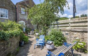 Northmill Cottage - Charming 2 bed residential property with courtyard