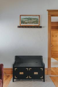 Spacious Family Home Downtown, Hot Tub, Fire Pit