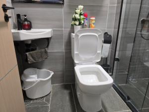 Haven Studio Apartment Near JKI & SGR With Swimming pool & Gym