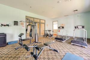2 Mi to Disney Resort Condo with Pool Access