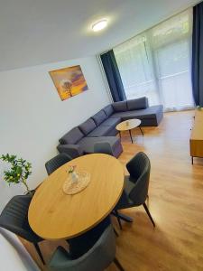 Large Central Apartment - MODERN & Fully Equipped - near fair - 3hvězdičkové hotely ve městě Kolín nad Rýnem