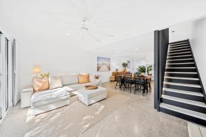 Riverbreeze - Close to Hastings 3 bed AC Pool