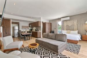 Unwind | Private Balcony & Rooftop Pools | Casago