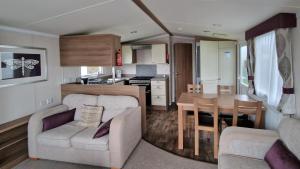 Betty by the Bay, Pagham Caravan Stay