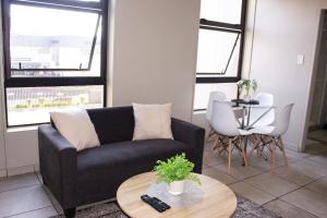 Work-Ready 1Bedroom in Central Rosebank Fast Wifi, Backup Generator