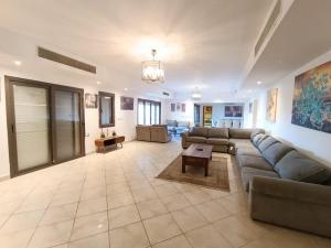 Luxury 5 Rooms villa in Marassi