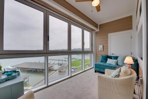 Resort Amenities and Beach Access Huddleston Condo