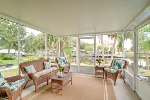 Canal-Front Relaxation: Crystal River Home w/ Dock