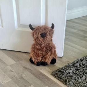 2-Bedroom Home Away From Home in Glasgows East End with FREE Parking