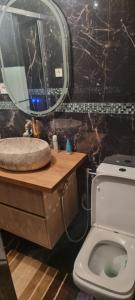 Apparemment deux chambres