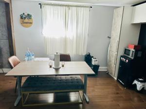 Urban Retreat - 2 Bedroom, 3 Beds, 6 Guests, Free Parking