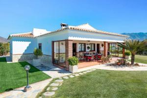 Villa Algazara by Villa Plus