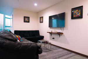 POX - The world of Romero Brito in the Green Tower