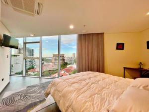 POX - The world of Romero Brito in the Green Tower