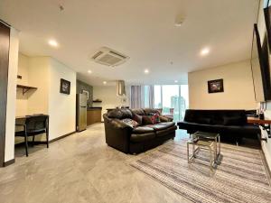 POX - The world of Romero Brito in the Green Tower