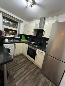 Stylish Room With Shared Bathroom, London Stay, 3 Min to Tube, East London