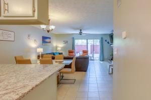 Charming Myrtle Beach Townhome Walk to Beach