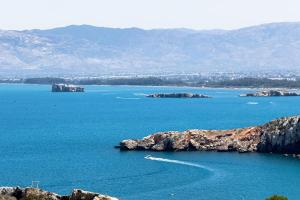 Chic Ocean-View Studio with Grand Terrace