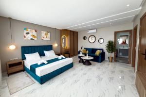 Chic Ocean-View Studio with Grand Terrace