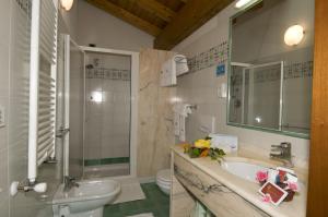 Double Room with Lake View room in Hotel Galvani