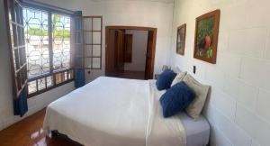 Black&White -Dini Muetter- - Ubytování bez kategorie ve městě Puerto Ayora