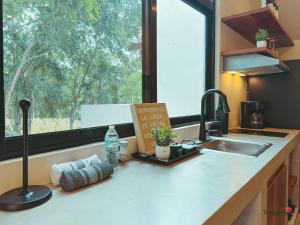 La Linda Luxury Two Story Apartment Huge Terrace Next to the Pool