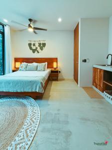 La Linda Luxury Two Story Apartment Huge Terrace Next to the Pool