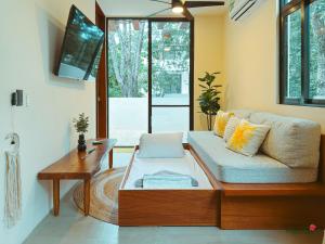 La Linda Luxury Two Story Apartment Huge Terrace Next to the Pool