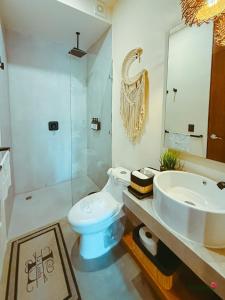 La Linda Luxury Two Story Apartment Huge Terrace Next to the Pool