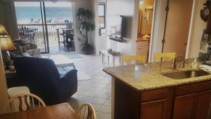Furnished 3 bed, 3 bath condo on Orange Beach, Beach side