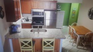 Furnished 3 bed, 3 bath condo on Orange Beach, Beach side