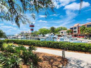 Updated Luxury King Bed Queen Fold Out Couch Beach Gear & Bike Rentals Included