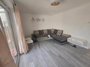 Comfy Apartment Near Shops & Station